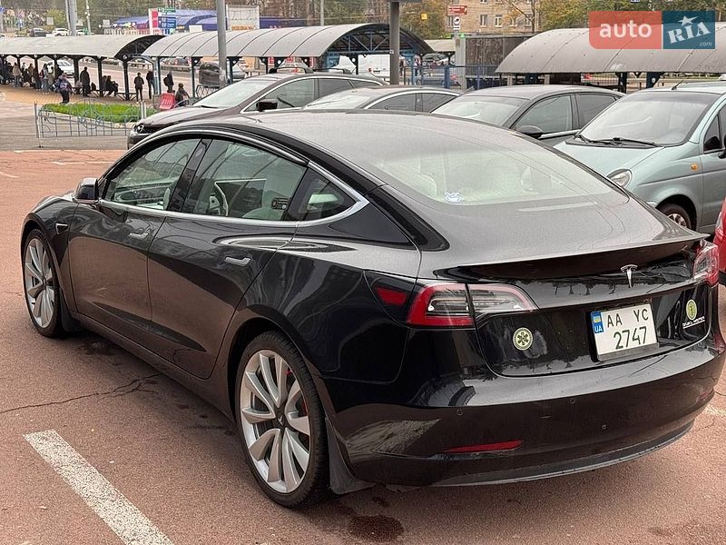 Седан Tesla Model 3 2019 в Києві