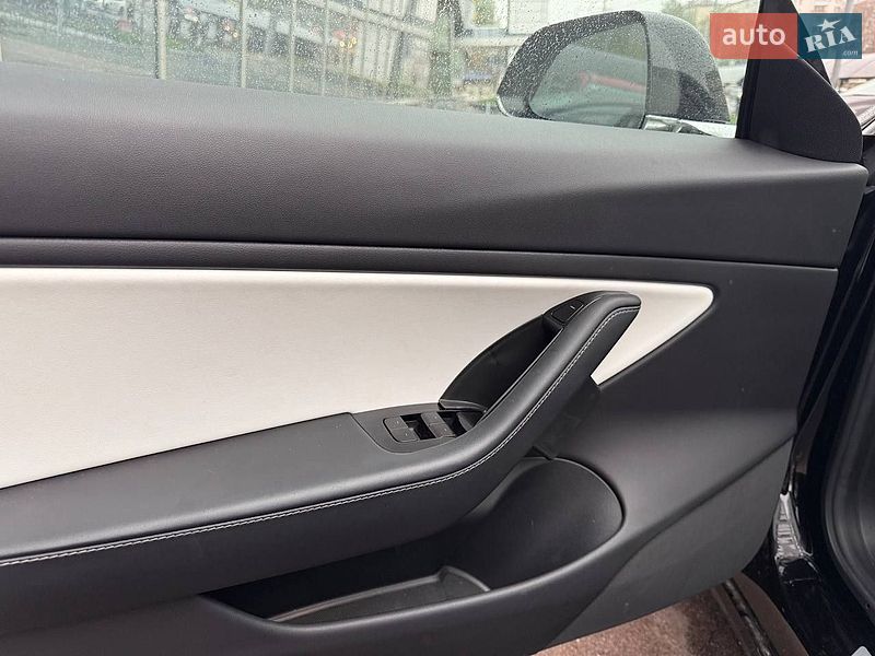 Седан Tesla Model 3 2019 в Києві