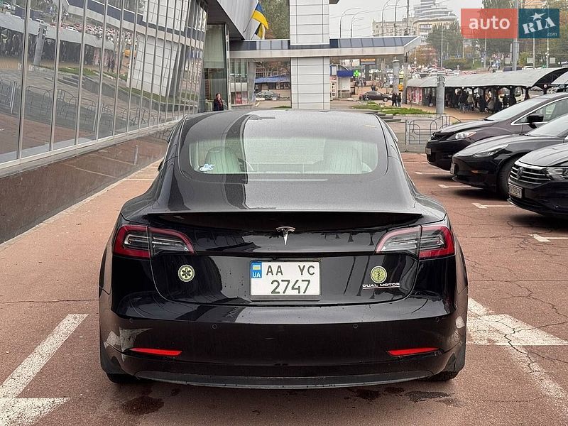 Седан Tesla Model 3 2019 в Києві