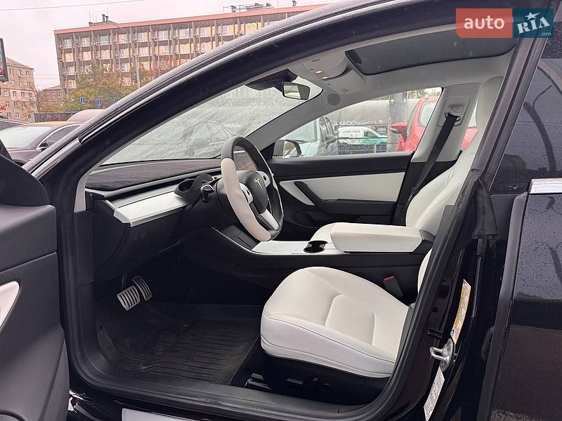 Седан Tesla Model 3 2019 в Києві