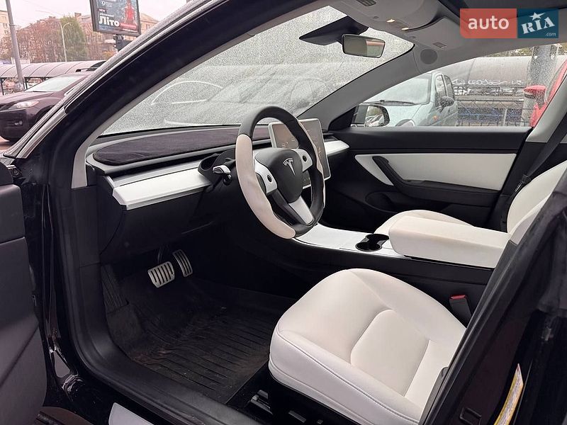 Седан Tesla Model 3 2019 в Києві