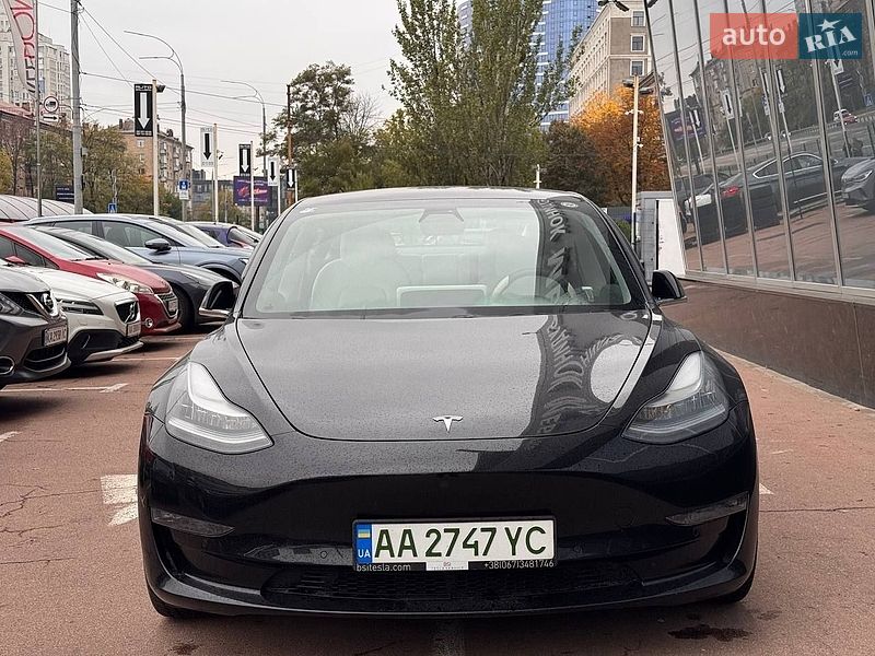 Седан Tesla Model 3 2019 в Києві