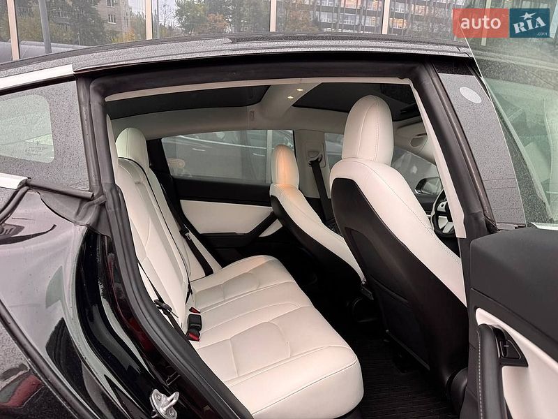 Седан Tesla Model 3 2019 в Києві