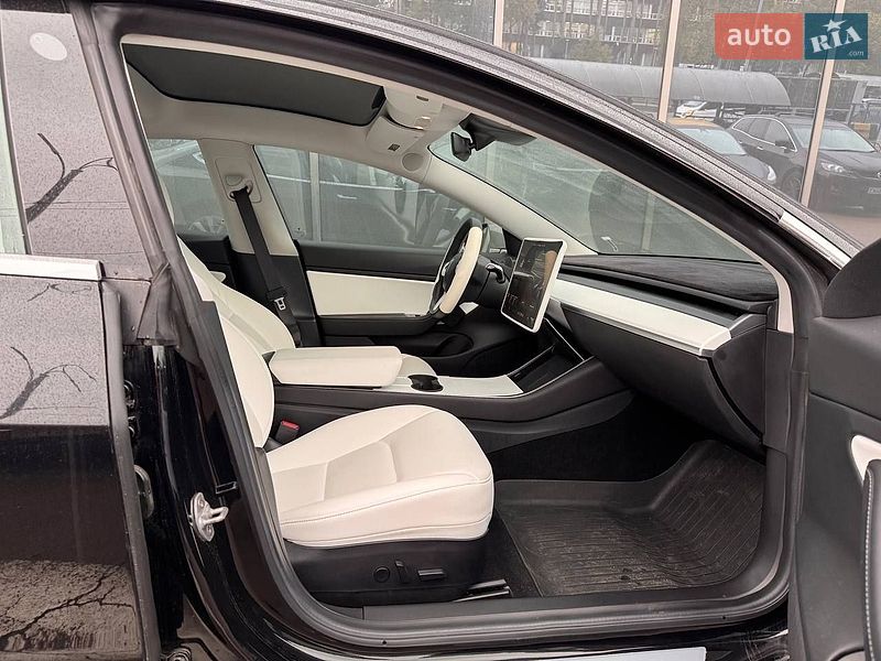 Седан Tesla Model 3 2019 в Києві