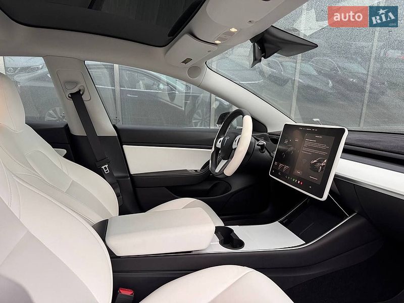 Седан Tesla Model 3 2019 в Києві