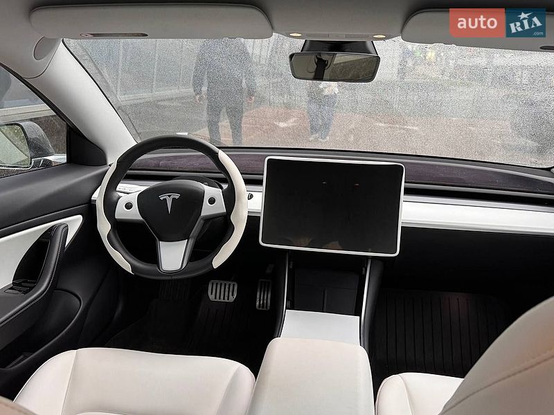 Седан Tesla Model 3 2019 в Києві