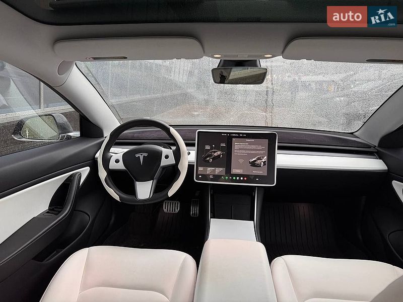 Седан Tesla Model 3 2019 в Києві