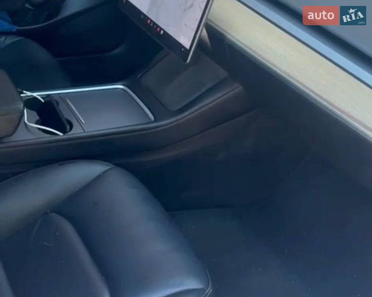Седан Tesla Model 3 2021 в Кривому Розі