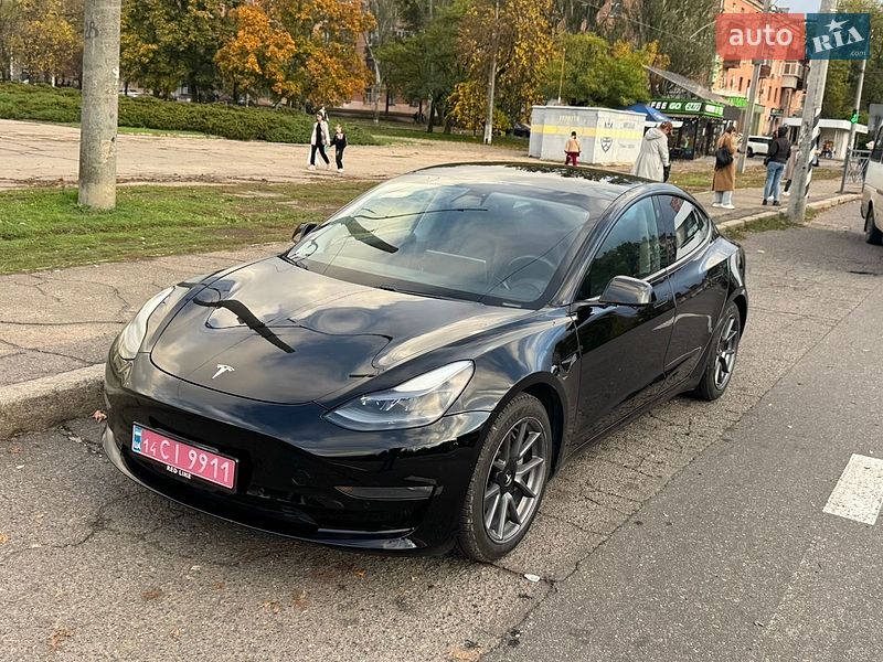Седан Tesla Model 3 2021 в Николаеве