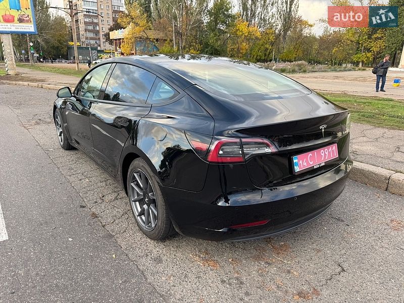 Седан Tesla Model 3 2021 в Николаеве