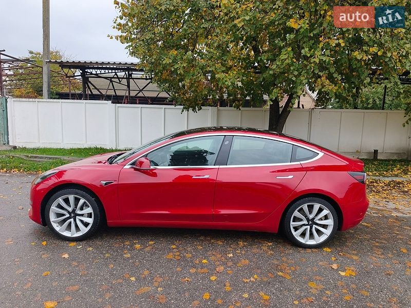 Седан Tesla Model 3 2018 в Белой Церкви
