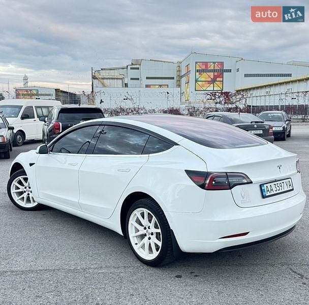Седан Tesla Model 3 2018 в Днепре