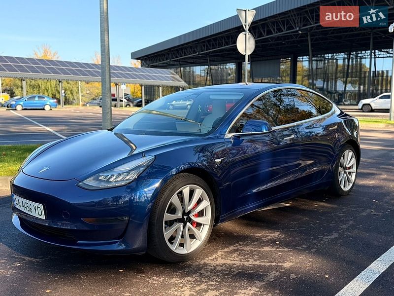 Седан Tesla Model 3 2018 в Киеве