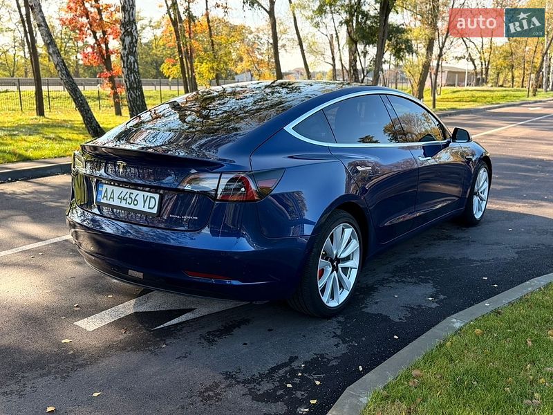 Седан Tesla Model 3 2018 в Киеве