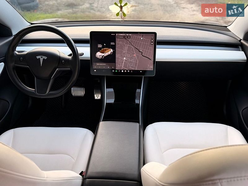 Седан Tesla Model 3 2018 в Киеве