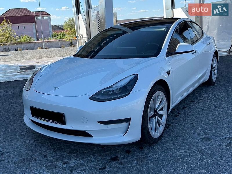 Седан Tesla Model 3 2021 в Києві
