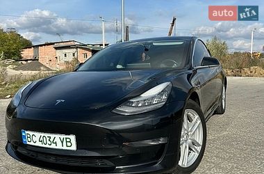 Седан Tesla Model 3 2019 в Львове