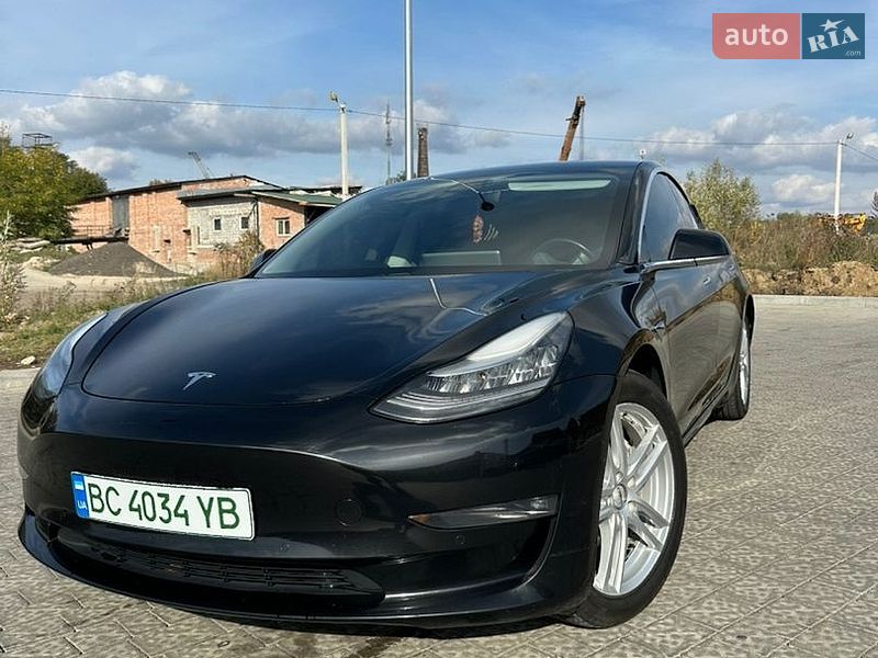 Седан Tesla Model 3 2019 в Львове