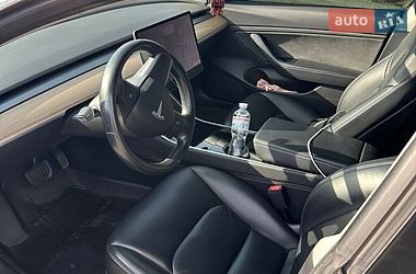 Седан Tesla Model 3 2019 в Львове