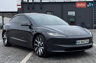 Седан Tesla Model 3 2024 в Кривому Розі