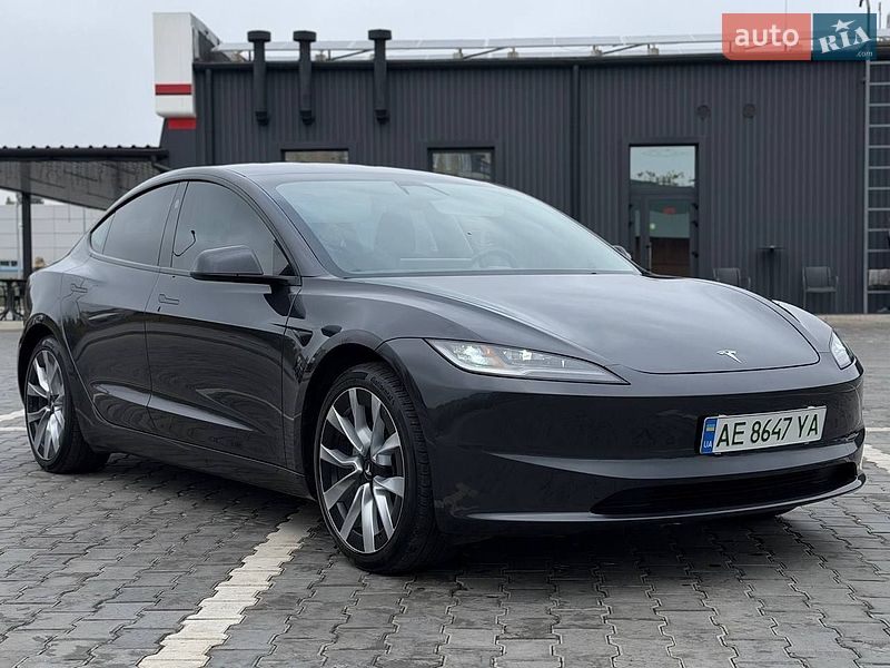 Tesla Model 3 2024