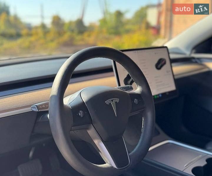 Седан Tesla Model 3 2023 в Полтаве