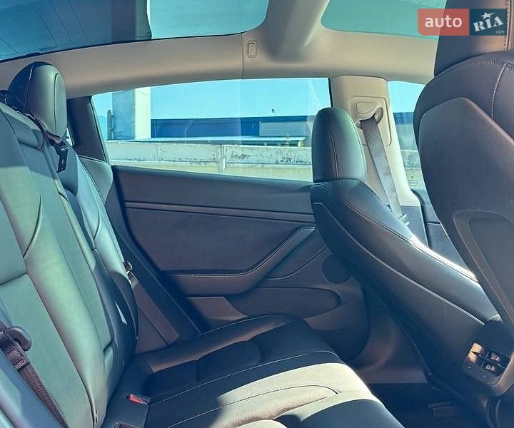 Седан Tesla Model 3 2023 в Полтаве