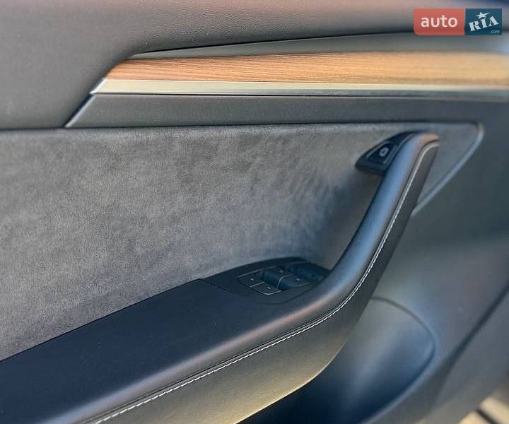 Седан Tesla Model 3 2023 в Полтаве