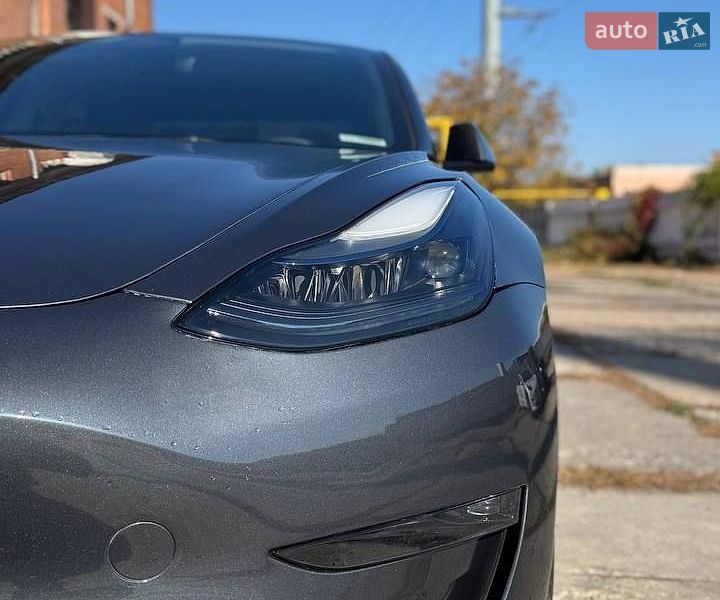 Седан Tesla Model 3 2023 в Полтаве