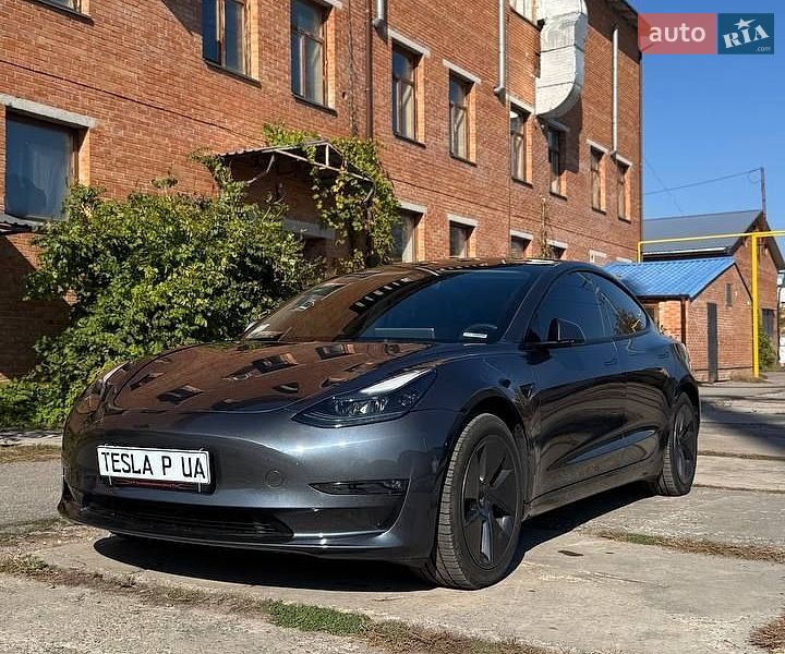 Седан Tesla Model 3 2023 в Полтаве