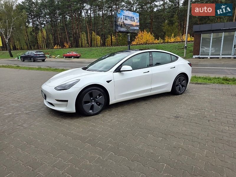 Седан Tesla Model 3 2021 в Ирпене