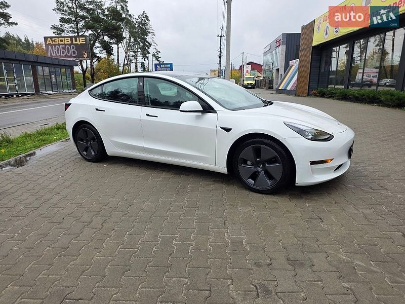 Седан Tesla Model 3 2021 в Ирпене