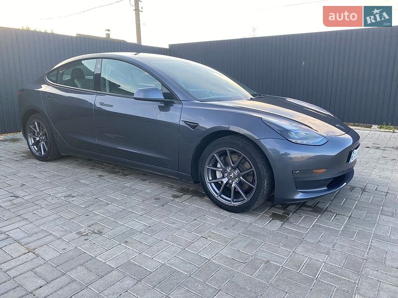 Седан Tesla Model 3 2021 в Черкассах