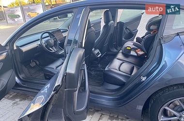 Седан Tesla Model 3 2021 в Черкассах