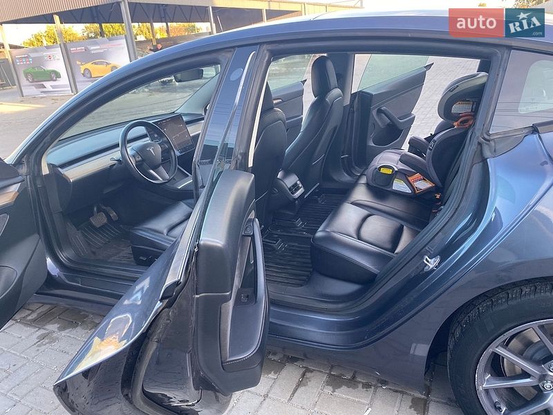 Седан Tesla Model 3 2021 в Черкассах