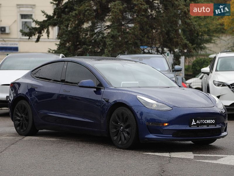 Седан Tesla Model 3 2023 в Харькове