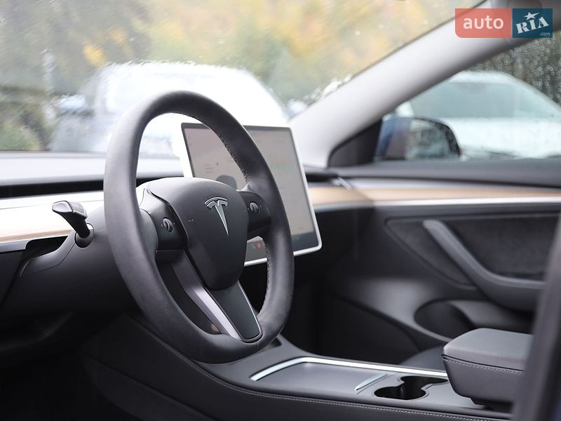 Седан Tesla Model 3 2023 в Харькове
