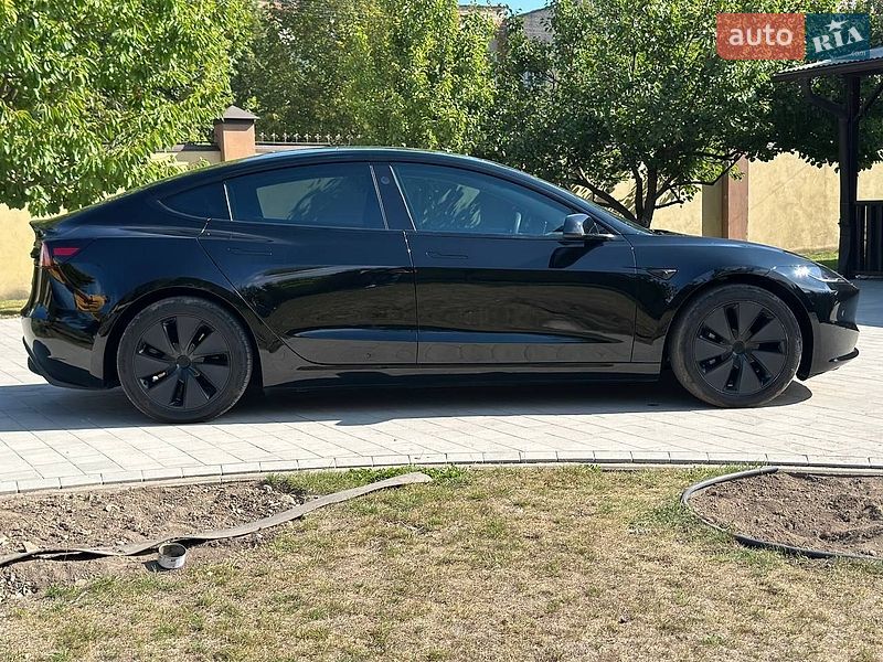 Седан Tesla Model 3 2024 в Нововолынске