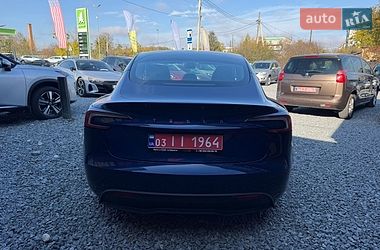 Седан Tesla Model 3 2025 в Стрию