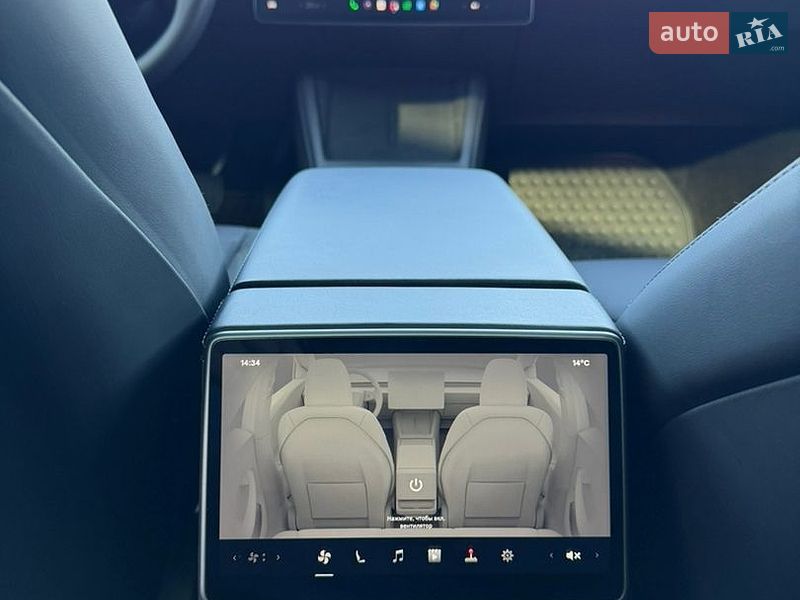 Седан Tesla Model 3 2025 в Стрию