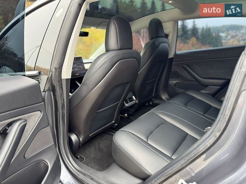 Седан Tesla Model 3 2019 в Тернополі