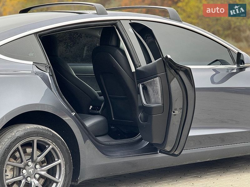 Седан Tesla Model 3 2019 в Тернополі