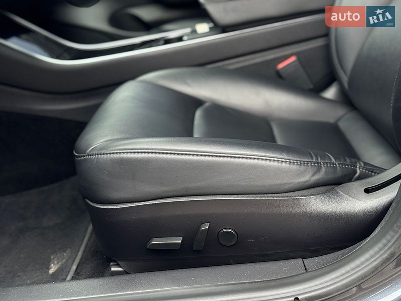 Седан Tesla Model 3 2019 в Тернополі
