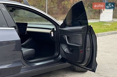 Седан Tesla Model 3 2019 в Тернополі