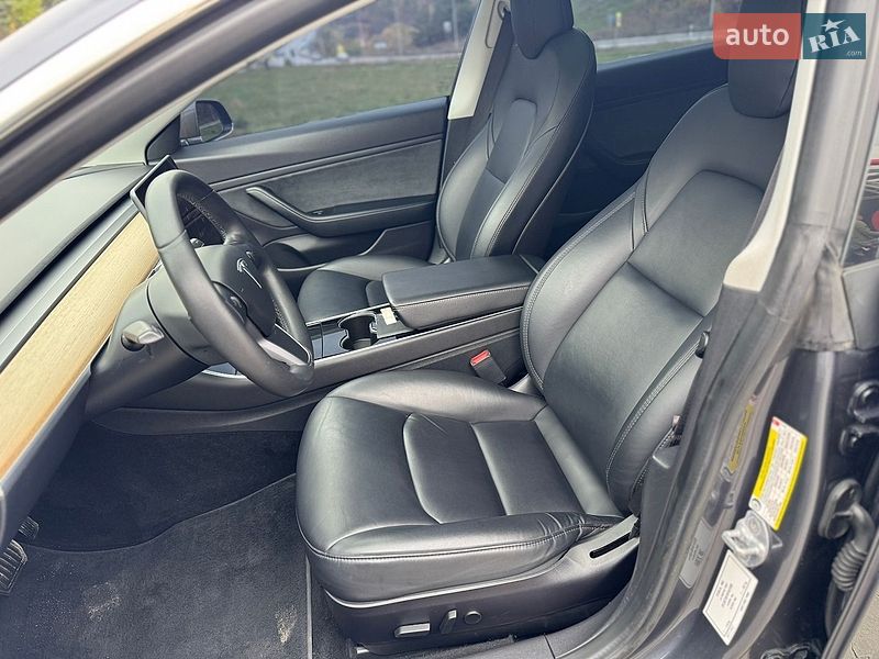 Седан Tesla Model 3 2019 в Тернополі