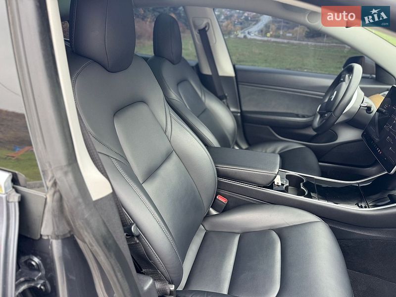 Седан Tesla Model 3 2019 в Тернополе