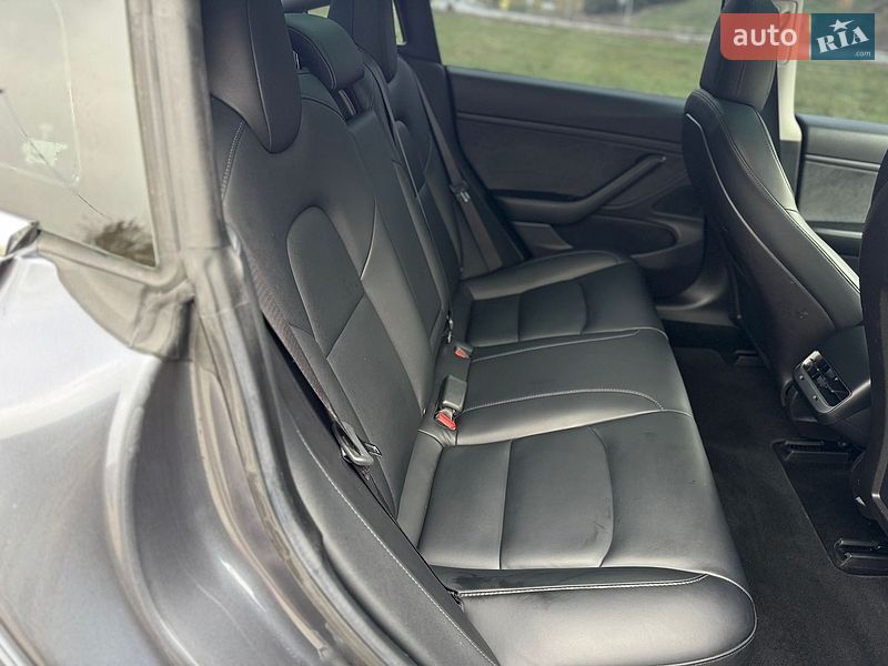 Седан Tesla Model 3 2019 в Тернополі