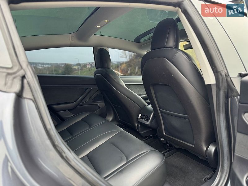 Седан Tesla Model 3 2019 в Тернополі