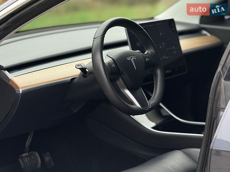 Седан Tesla Model 3 2019 в Тернополі