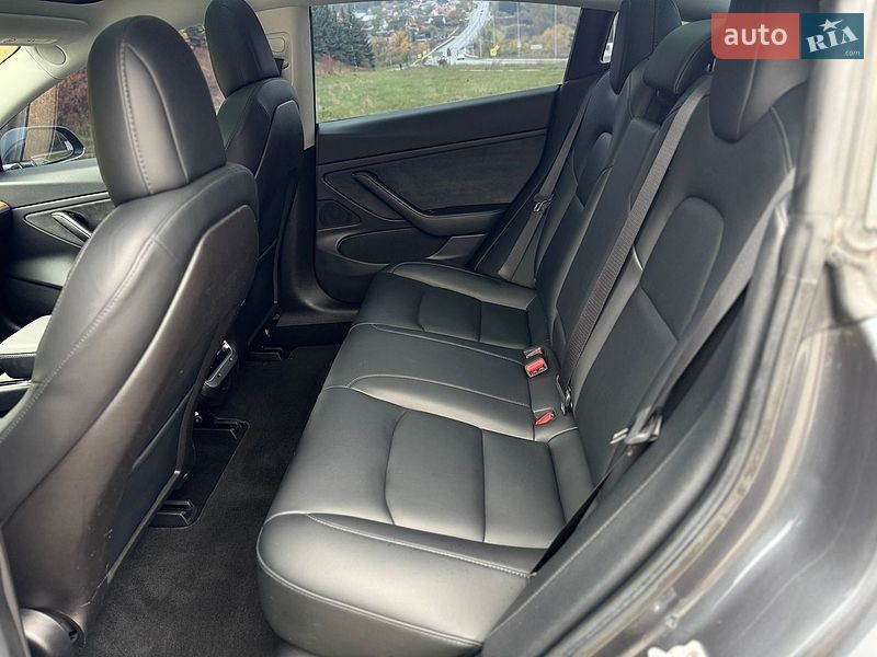 Седан Tesla Model 3 2019 в Тернополі